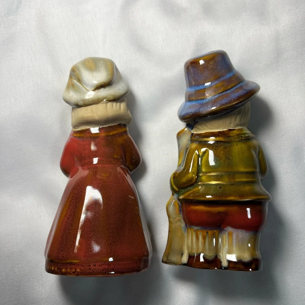 Vintage Pilgrim Thanksgiving Salt & Pepper‎ Shakers Stoneware Ceramic NIB